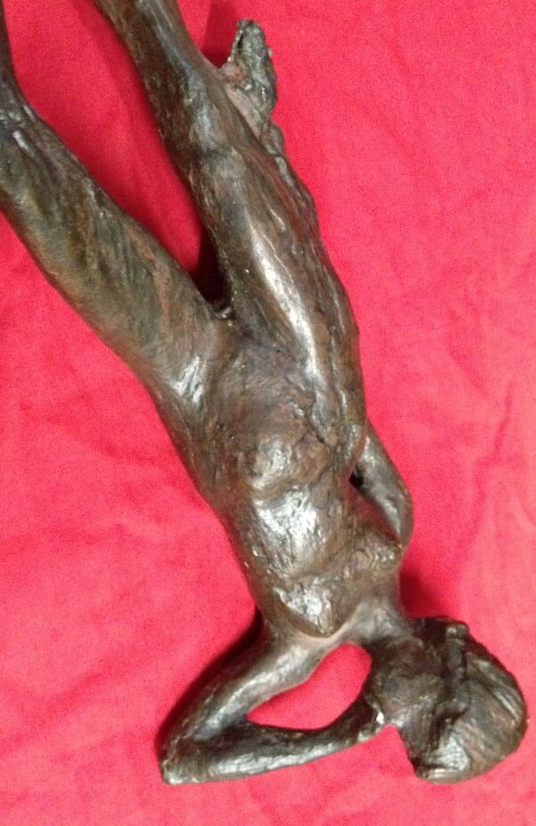 Socha soška EROTIKA Nahá stojící dívka s vínem - AXMAN