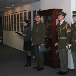 Udělení medaile - S rozhodným činem nadrotmistra seznámila generála Picka komunikační manažerka Mira Třebická