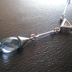 Náhrdelník Modrý kámen Bílé zlato