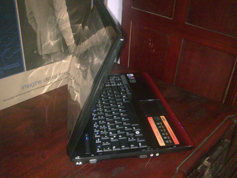 Samsung NP-R610 Intel Core 2 Duo CPU P8700 @ 2,53GHz 783 MHz , 2,99 GB RAM