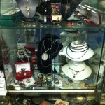 Skleněná vitrinka na šperky