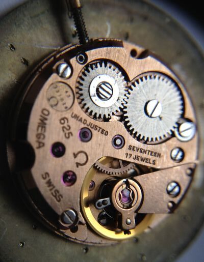 Hodinky OMEGA ultra slim 14kt GOLD 585 - náramkové mechanické - luneta guilosch