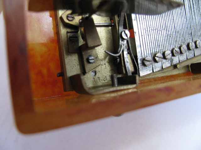 Hrací skříňka 19 století želvovina